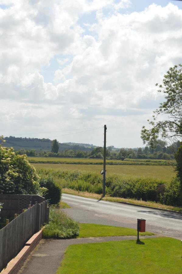 Cheerful 3 Bedroom Property Set In The Countryside Westcott  Exteriér fotografie